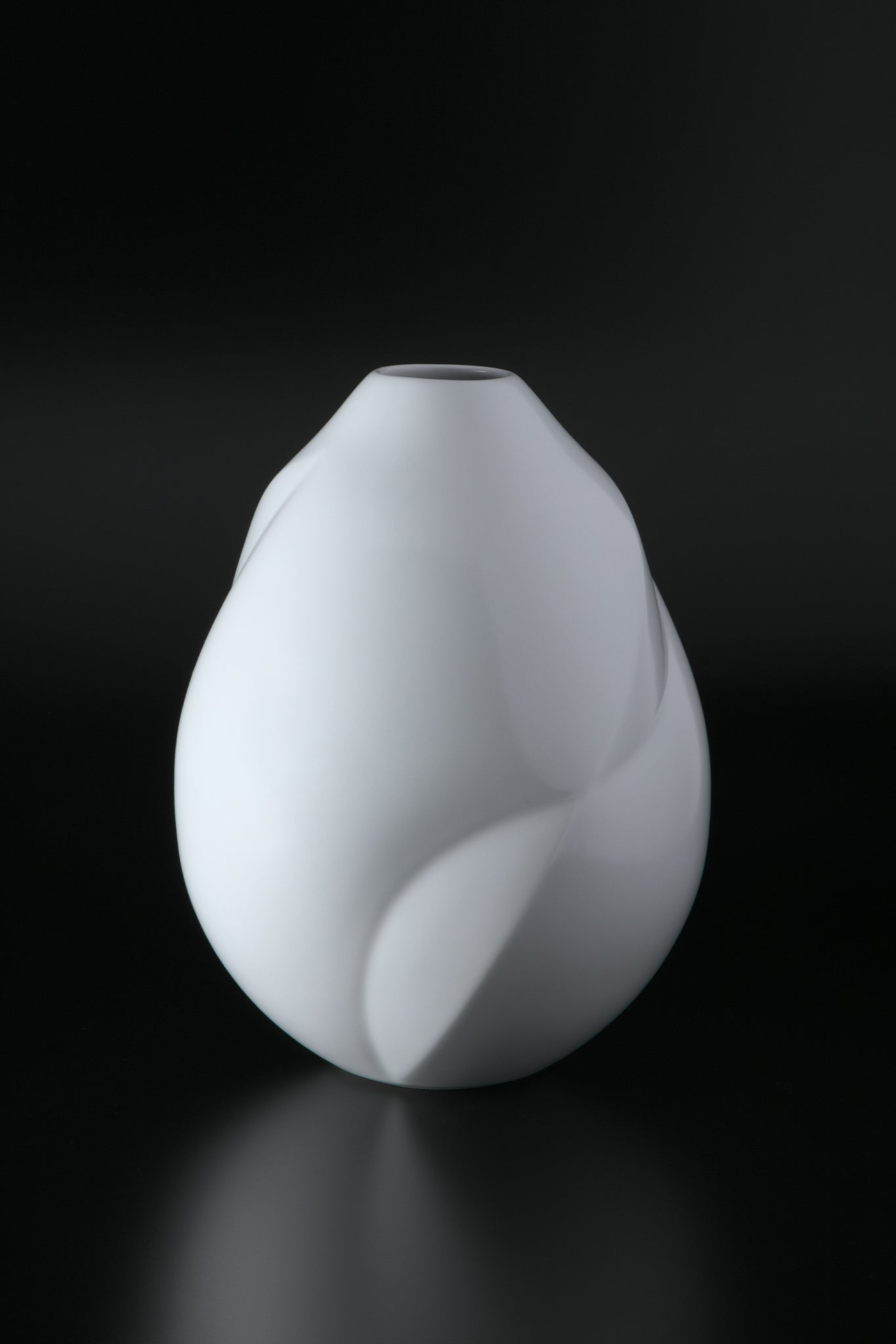 Akihiro Maeta - 005 White Porcelain Faceted Vase