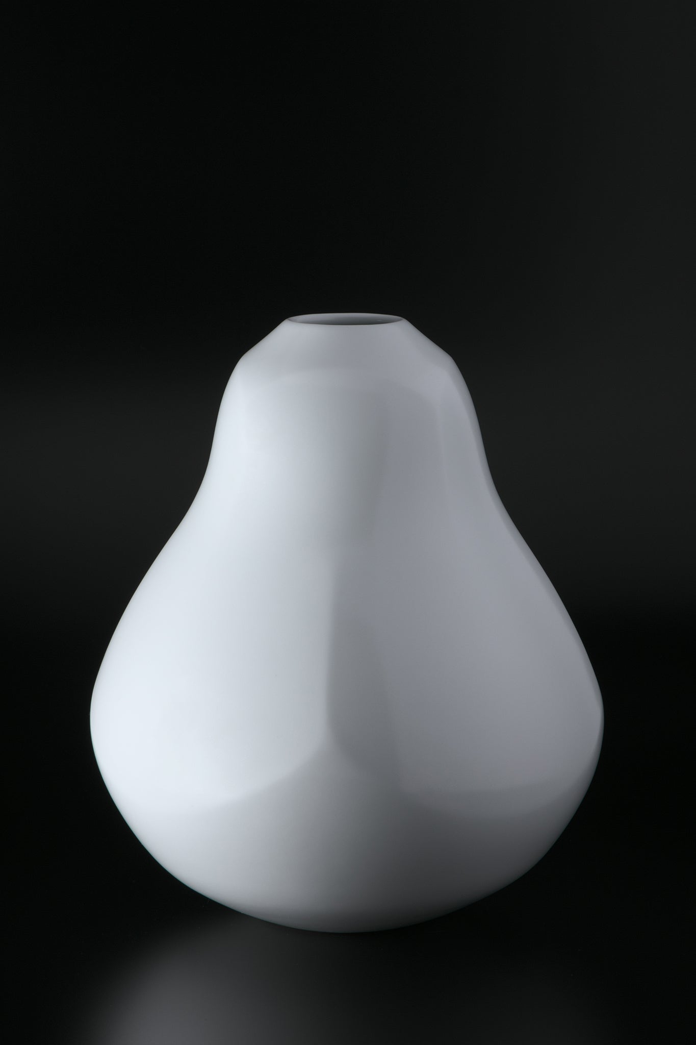 Akihiro Maeta - 003 White Porcelain Faceted Vase