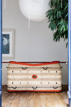 Load image into Gallery viewer, Bar-nacelle, Editions Mayaro, Prix jeune création PAD 2019.