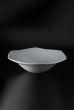 Charger l&#39;image dans la galerie, Akihiro Maeta - 006 White Porcelain Faceted Bowl
