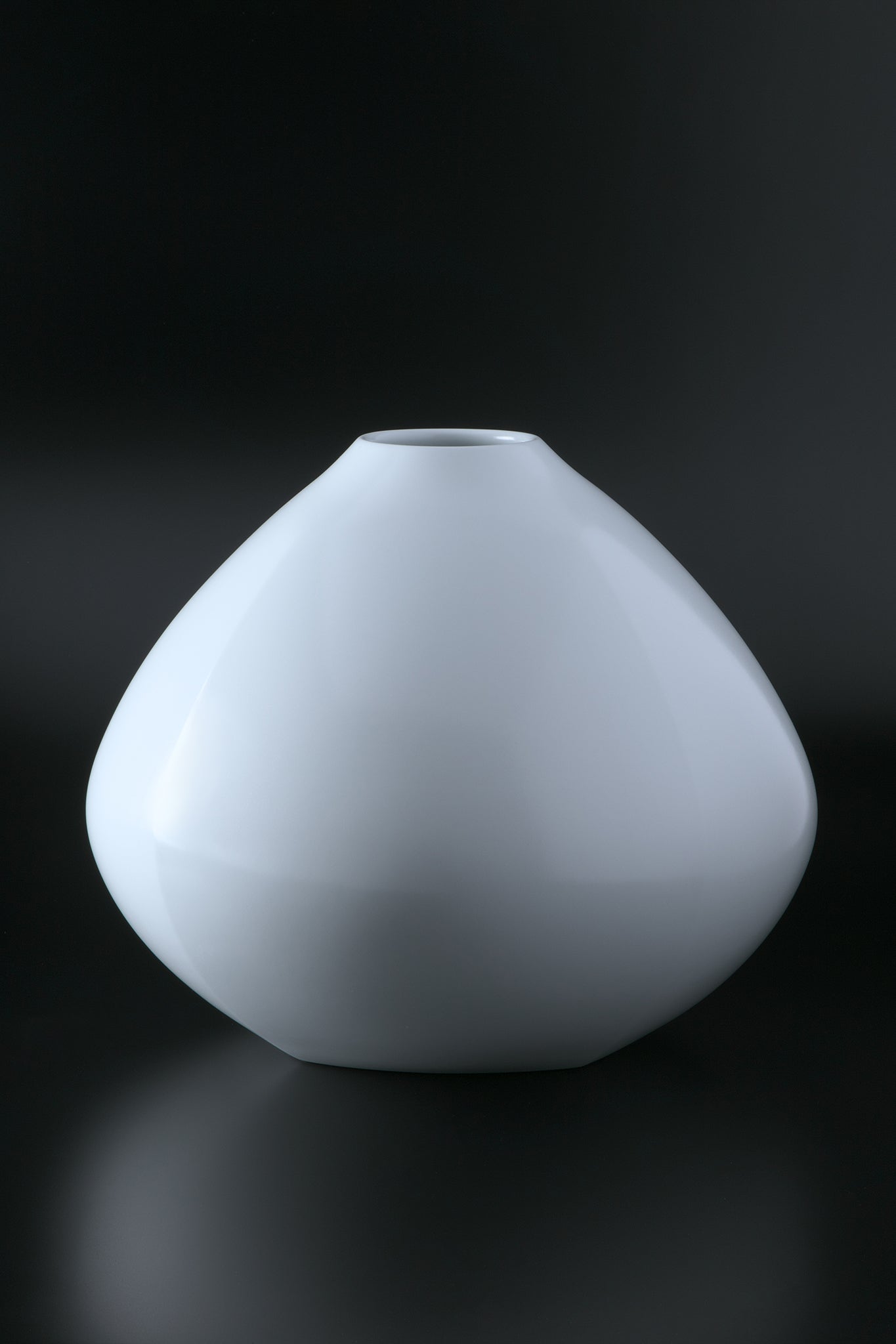 Akihiro Maeta - 002 White Porcelain Faceted Vase