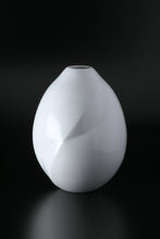 Load image into Gallery viewer, Akihiro Maeta - 005 White Porcelain Faceted Vase
