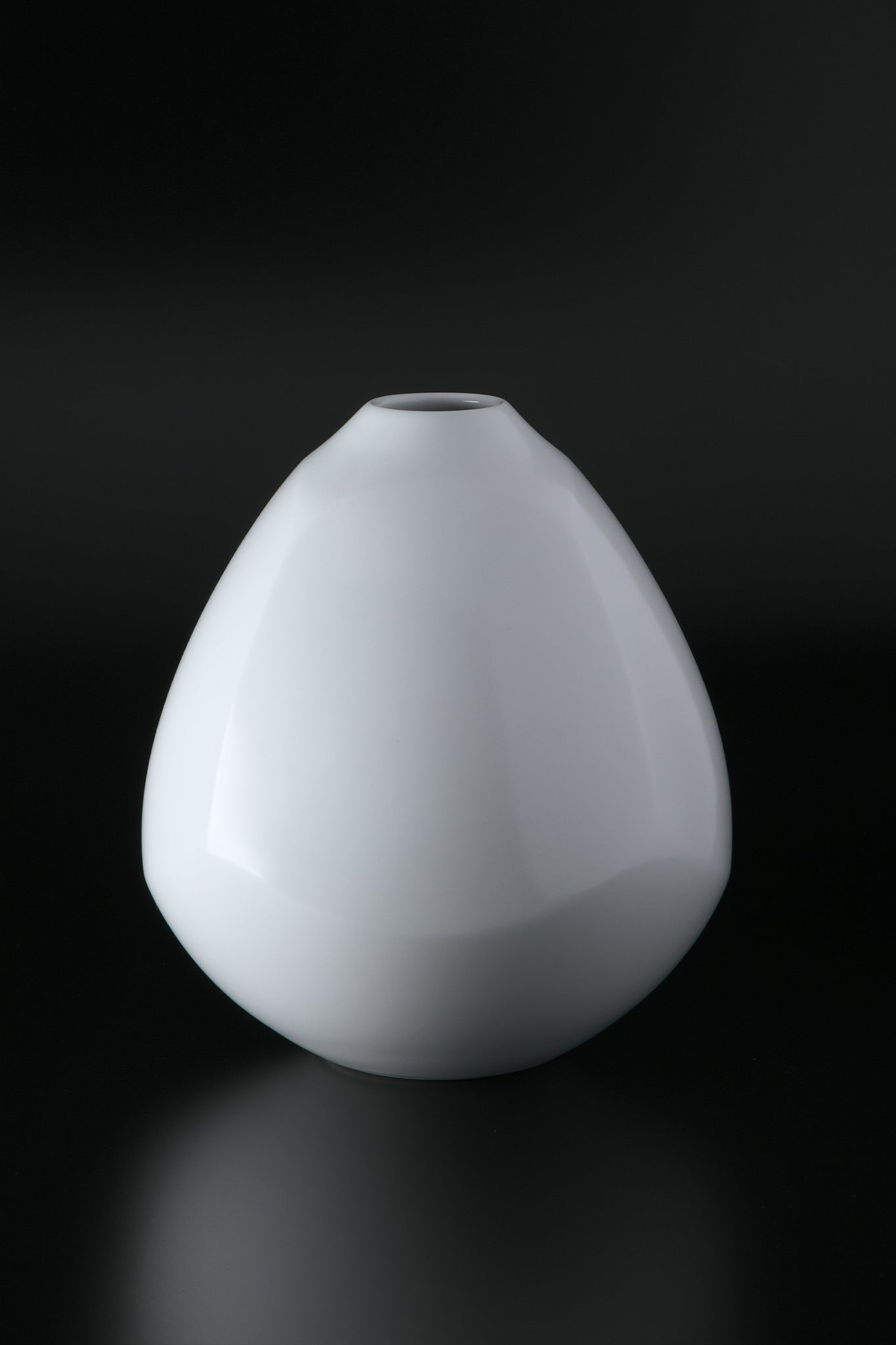 Akihiro Maeta - 009 White Porcelain Faceted Vase