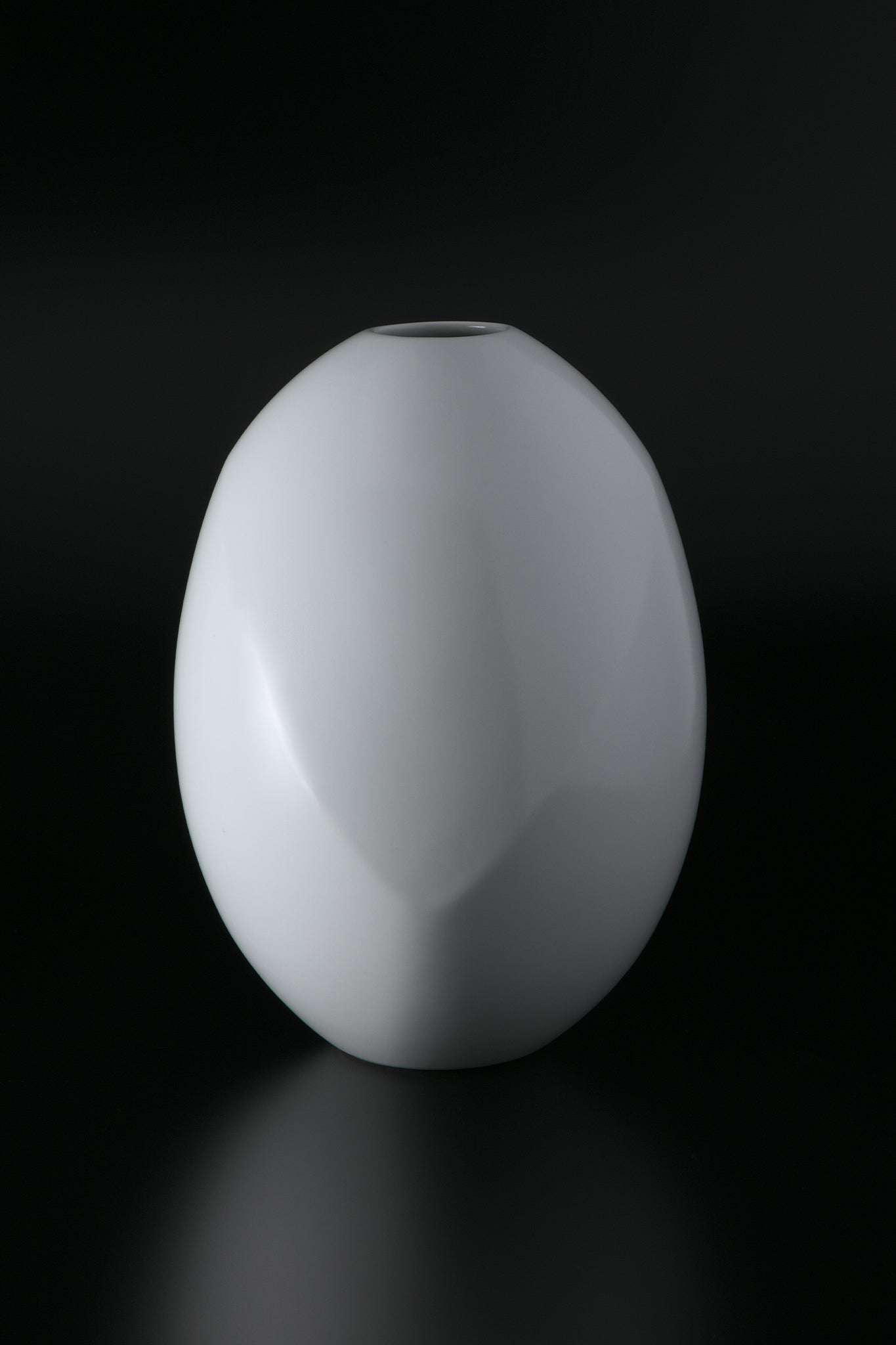 Akihiro Maeta - 011 White Porcelain Faceted Vase