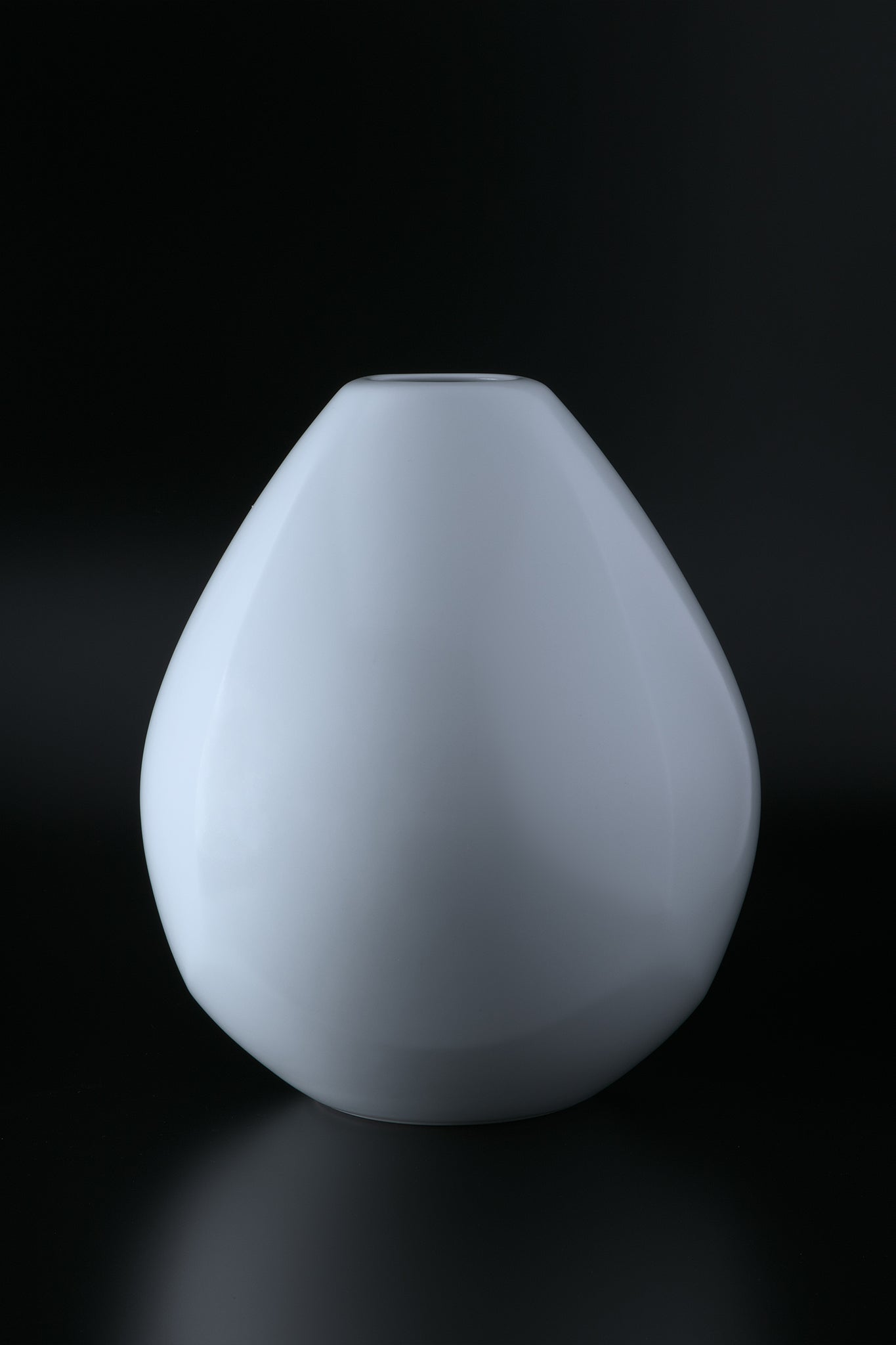 Akihiro Maeta - 001 White Porcelain Faceted Vase